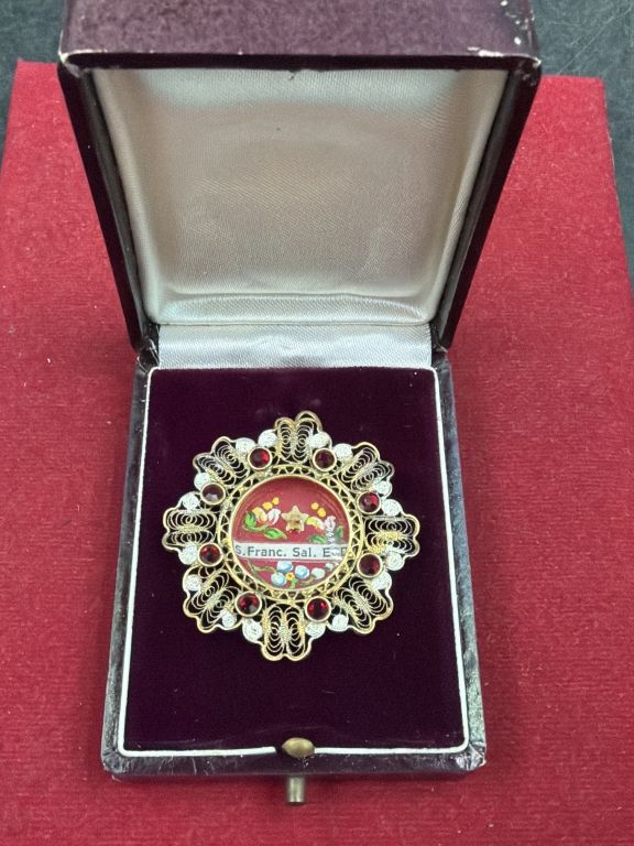 Lot 384: Catholic Relic Reliquary