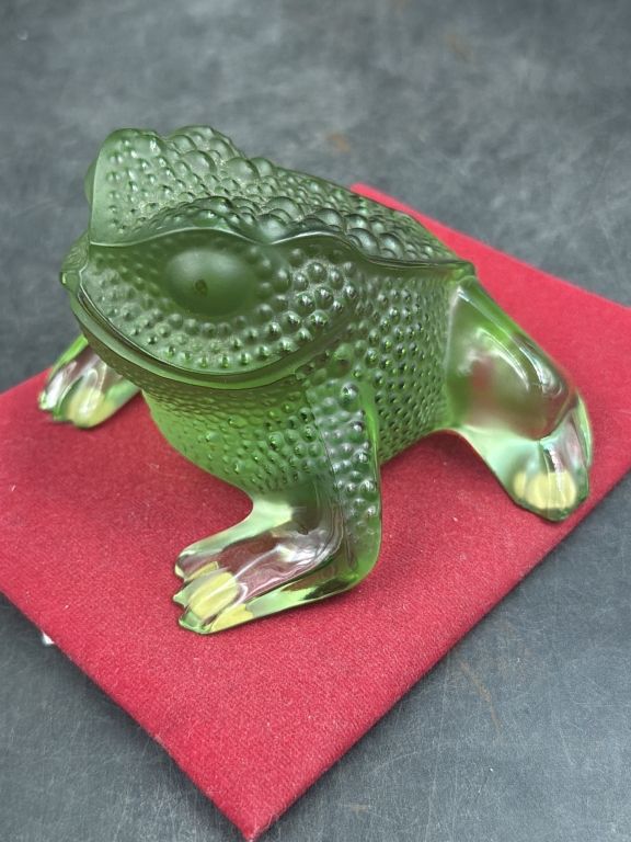 Lot 389: Lalique France "Gregoire" Frog/Toad Figurine