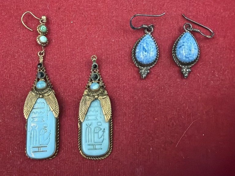 Lot 395: Vintage Earrings