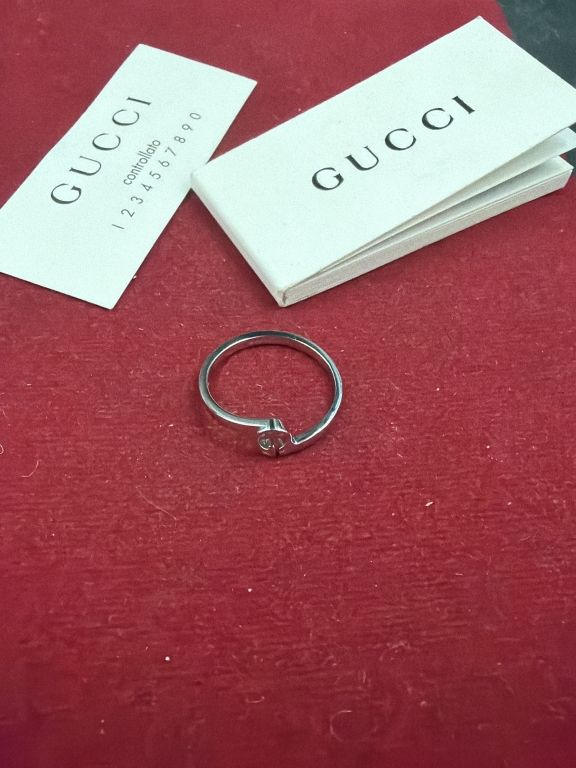 Lot 415: 18kt Gucci Ring
