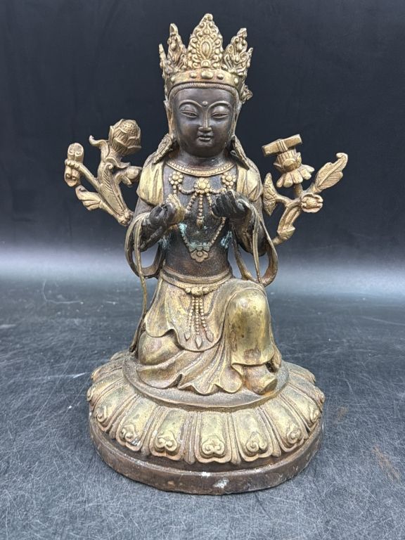 Lot 421: Gilt Bronze Guanyin Bodhisattva Statue