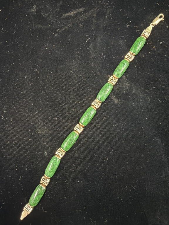 Beautiful 14kt Jade Bracelet