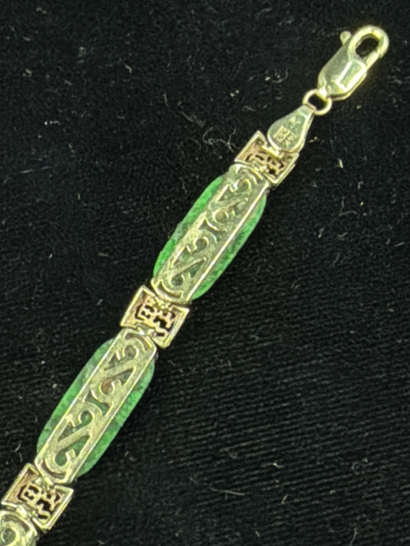 Beautiful 14kt Jade Bracelet.