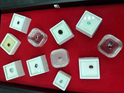 Gemstones. Total of 11 in protective cases with a variety of awesome gemstones, See pictures, no 