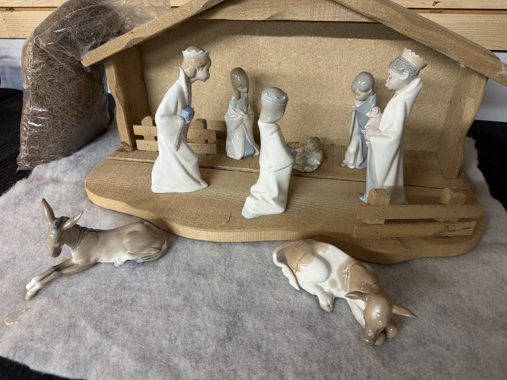 Lladro Nativity Scene