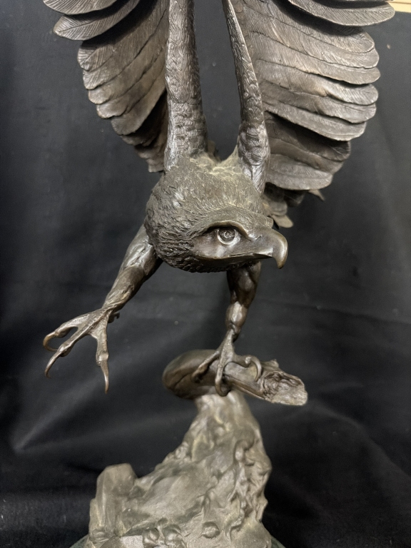 Bronze Eagle Sculpture "Jules Moigniez"