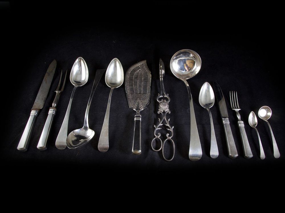 Leiloeira Serralves | Auction 16 | Antiques & Works of Art