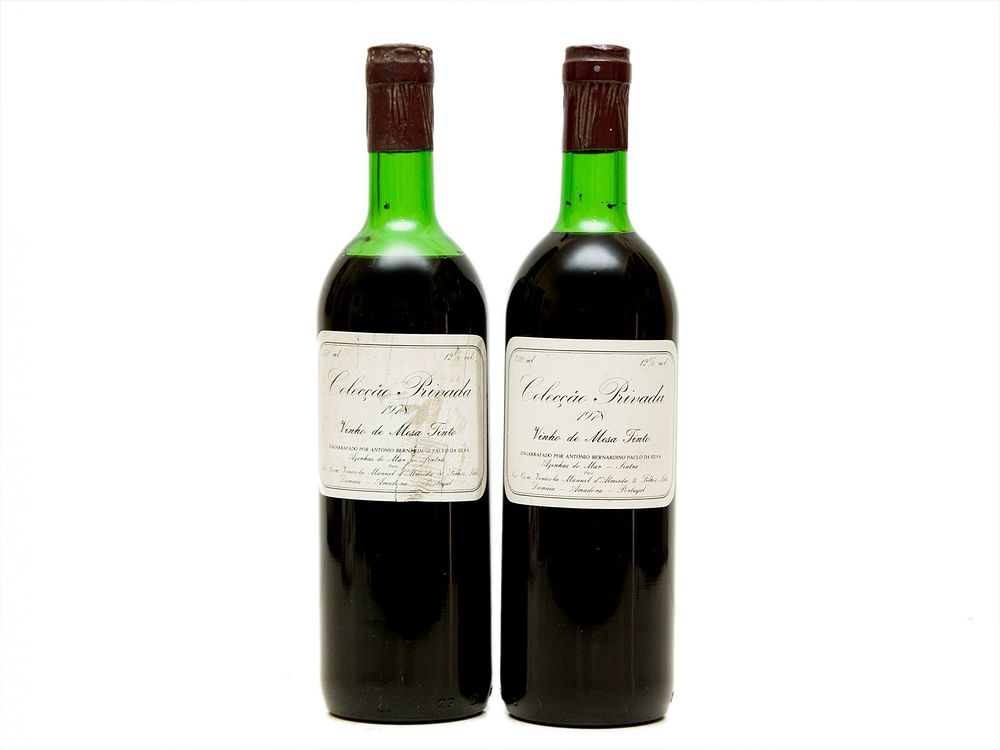 DUAS GARRAFAS DE VINHO TINTO DE MESA DE COLARES. Duas ( 2 ) garrafas de vinho tinto de mesa da 