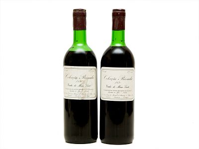DUAS GARRAFAS DE VINHO TINTO DE MESA DE COLARES. Duas ( 2 ) garrafas de vinho tinto de mesa da 