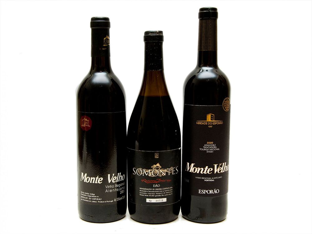 TR&Ecirc;S GARRAFAS DE VINHO TINTO DE MESA DO ALENTEJO E D&Atilde;O. Uma ( 1 ) garrafa de vinho 