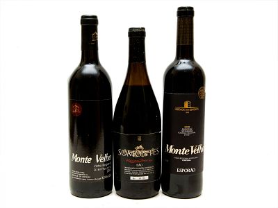 TR&Ecirc;S GARRAFAS DE VINHO TINTO DE MESA DO ALENTEJO E D&Atilde;O. Uma ( 1 ) garrafa de vinho 