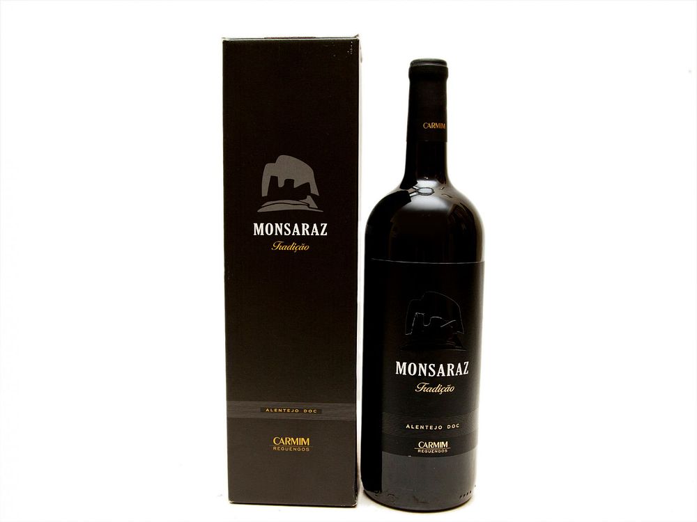 GARRAFA MAGNUM DE VINHO TINTO DE MESA DO ALENTEJO. Uma ( 
1 ) garrafa Magnum de vinho tinto de 