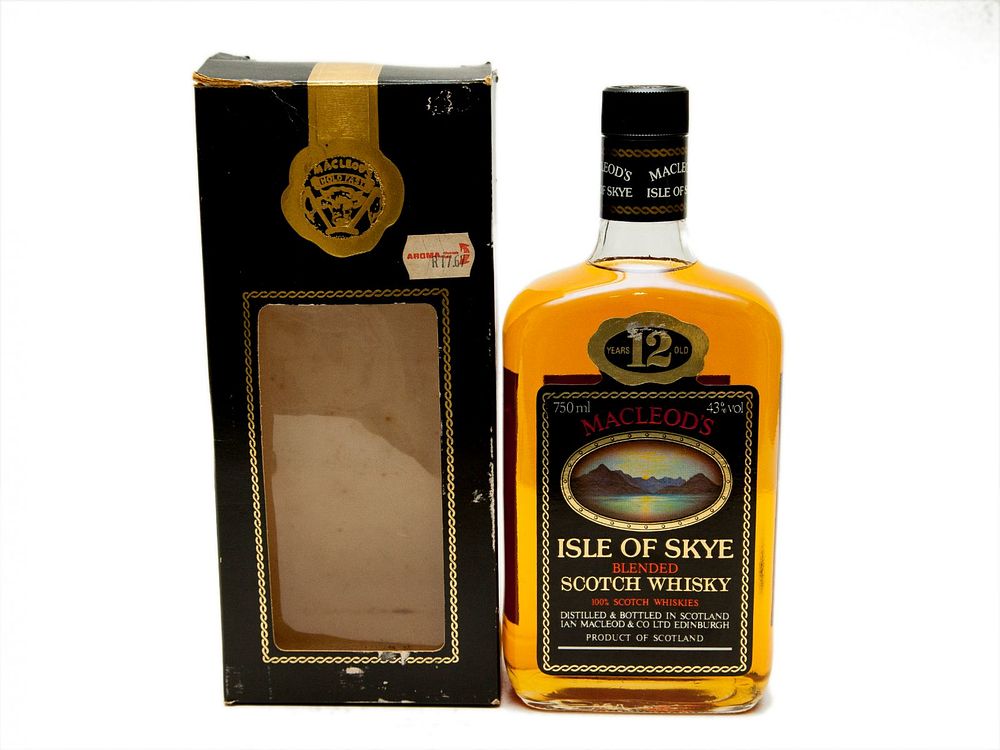 GARRAFA DE SCOTCH WHISKY. Uma ( 1 ) garrafa de Scotch Whisky “MACLEOD’S - 12 YEARS OLD – ISLE 