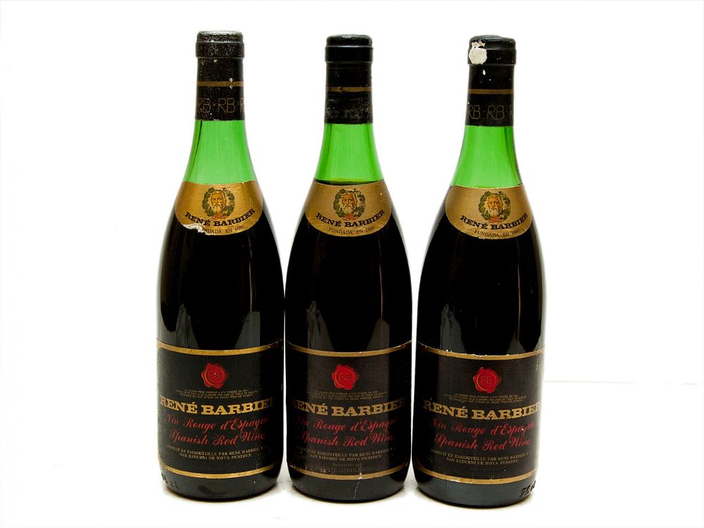 TR&Ecirc;S GARRAFAS DE VINHO TINTO DE MESA ESPANHOL. Três ( 3 ) garrafas de vinho Espanhol 