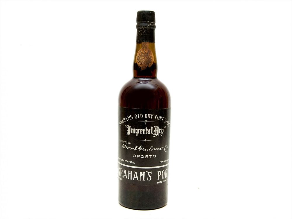 GARRAFA DE VINHO DO PORTO. Uma ( 1 ) garrafa de vinho do Porto “GRAHAM’S OLD DRY PORT – 