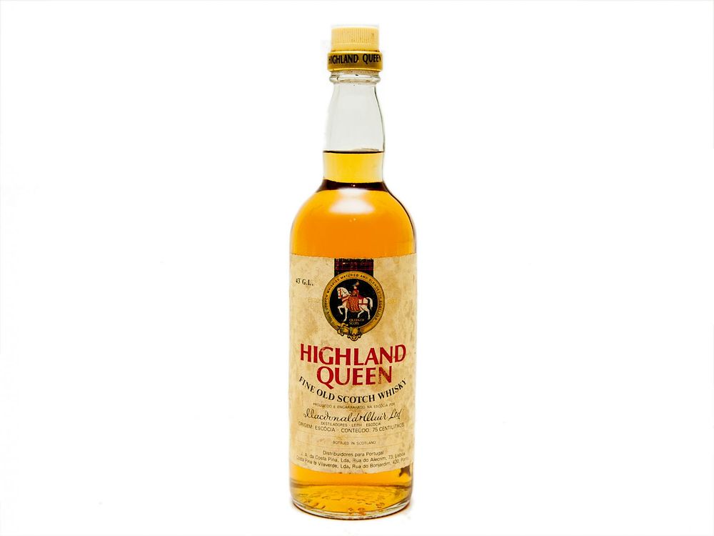 GARRAFA DE SCOTCH WHISKY. Uma ( 1 ) garrafa de scotch whisky “HIGHLAND QUEEN – FINE OLD SCOTCH 