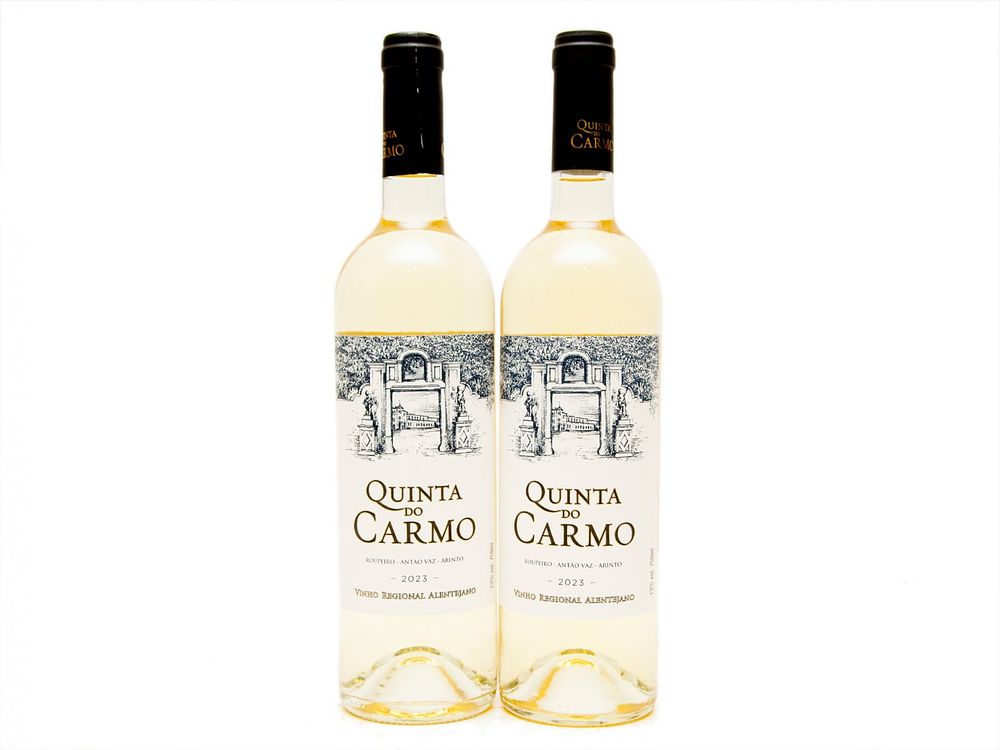 DUAS GARRAFAS DE VINHO BRANCO DE MESA DO ALENTEJO. Duas ( 
2 ) garrafas de vinho branco de mesa 
