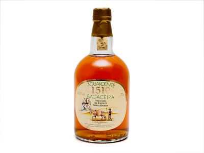 GARRAFA DE AGUARDENTE BAGACEIRA. Uma ( 1 ) garrafa de aguardente bagaceira “AGUARDENTE – 1519 