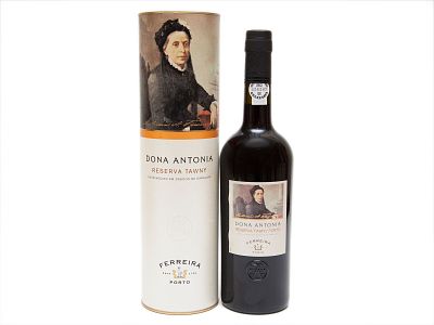GARRAFA DE VINHO DO PORTO. Uma ( 1 ) garrafa de vinho do Porto “DONA ANT&Oacute;NIA – RESERVA TAWNY” 