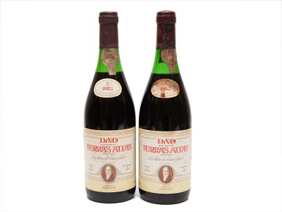 DUAS GARRAFAS DE VINHO TINTO DE MESA DO D&Atilde;O. Duas ( 2 ) garrafas de vinho tinto de mesa 