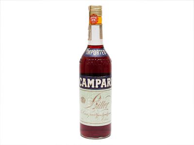 GARRAFA DE APERITIVO. Uma ( 1 ) garrafa de aperitivo “CAMPARI – BITTER” , de 75 cl, com um grau 