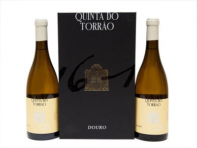 DUAS GARRAFAS DE VINHO BRANCO DE MESA DO DOURO. Duas ( 2 ) garrafas de vinho branco de mesa da 