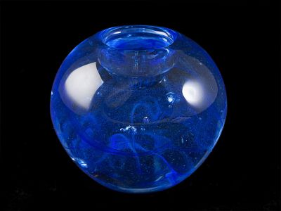 CASTI&Ccedil;AL “KOSTA BODA”. Em vidro doble em tons de azul e transparente, concebido pela 