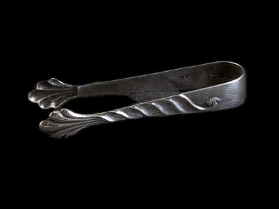 PIN&Ccedil;A DE A&Ccedil;UCAR. De pequenas dimens&otilde;es em prata inglesa com as respetivas marcas 