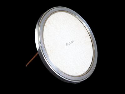 PASSE-PARTOUT. Em prata sem marcas de garantia, trabalho europeu de meados do s&eacute;c. XX. Moldura 
