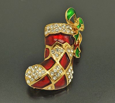 Брошь "Рождество" эмаль стразы
. Очень яркая эффектная винтажная брошь в виде носочка с 