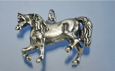 Кулон Конь серебро 800 пробы. Массивный скульптурный кулон в виде коня Изготовлен в Германии, в 