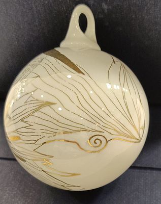 Шар. Елочная игрушка.
Чапургина Т. Авторская работа. 
Твердый фарфор, ручная роспись. ИФЗ