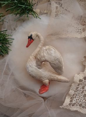Ватная ёлочная игрушка "Лебедь".
Выполнена в ретро стиле, по старинной технологии, искусственно 
