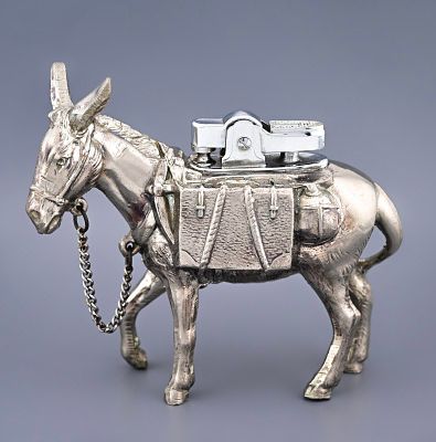 Зажигалка Ослик настольная бензин винтаж Япония
Настольная бензиновая зажигалка в виде ослика 