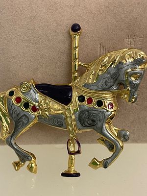 Чудесный подарок
США
Символ Нового года
Брошь - Лошадка. Винтаж 
Яркая, нарядная 
Эмаль, яркое 