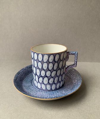 Вера Бакастова.
Чайная пара из сервиза &laquo;Art-DECO” 2018. ИФЗ.
Ручная роспись.
Фарфор, бисквит 