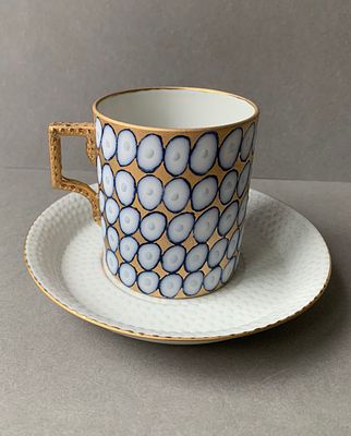 Вера Бакастова.
Чайная пара из сервиза &laquo;Art-DECO” 2018. ИФЗ.
Ручная роспись.
Фарфор, бисквит 