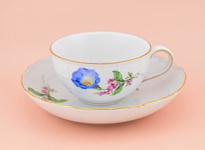 Чашка и блюдце цветы фарфор роспись Meissen. Изящная пара: чашка и блюдце известного 