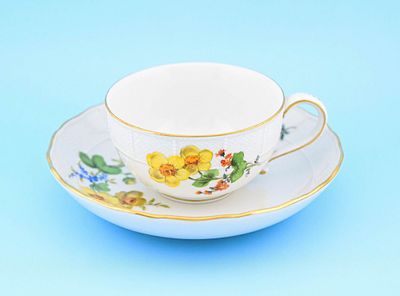 Чашка и блюдце цветы фарфор роспись Meissen. Изящная пара: чашка и блюдце известного 