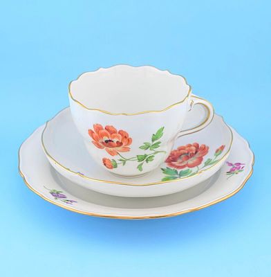 Чайная тройка фарфор роспись цветы Meissen Германия. Изящная чайная тройка: чашка, блюдце и 