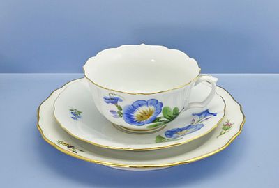 Чайная ТРОЙКА ЧАШКА БЛЮДЦЕ Майсен Meissen. Изящная чайная тройка: чашка, блюдце и пирожковая 