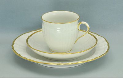 ЧАЙНАЯ ТРОЙКА фарфор KPM Берлин. Чайная тройка: чашка, блюдце и десертная тарелочка одного из 