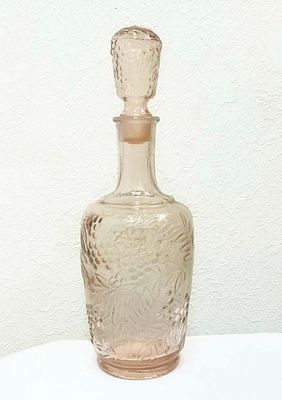 Винтажный графин стекло СССР
Стеклянный графин времен СССР, с узором из веток и ягод рябины 