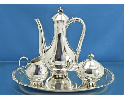 КОФЕЙНЫЙ СЕРВИЗ серебро 925 пробы Германия. Изящный сервиз: кофейник, сахарница и сливочник на 