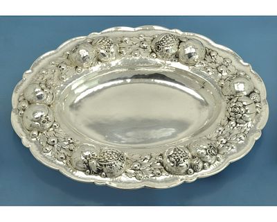 ФРУКТОВНИЦА серебро 800 пробы Германия. Ваза для сервировки стола с рельефными изображениями 