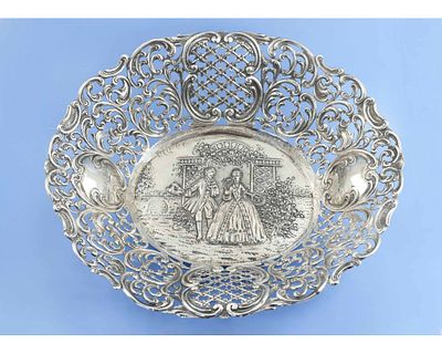 ФРУКТОВНИЦА серебро 800 пробы. Роскошная серебряная фруктовница, украшенная рельефной жанровой 