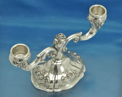 ПОДСВЕЧНИК серебро 800 пробы. Серебряный подсвечник на 2 свечи, украшенный букетами цветов в 