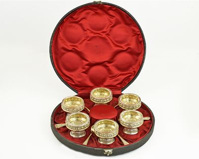 Набор старинных солонок серебро 800 пробы и стекло. Набор из шести серебряных солонок со 