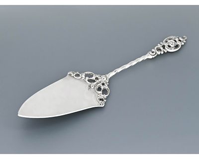 Лопаточка серебро 800 проба Германия. Изящная серебряная лопаточка для торта в стиле Рококо 