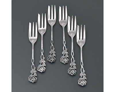 6 десертных вилок серебро 800 проба Германия роза. 6 серебряных десертных вилочек, украшенных 